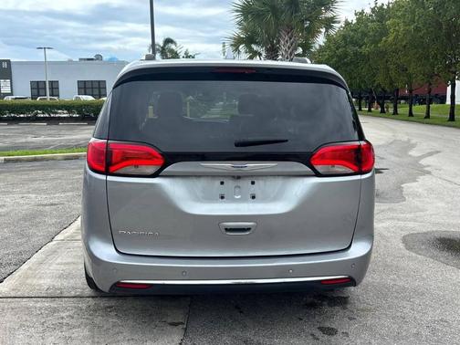 2019 Chrysler Pacifica Touring L