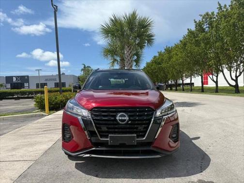 2022 Nissan Kicks SR