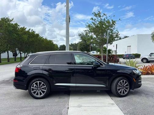 Night Black 2018 Audi Q7 3.0T Prestige