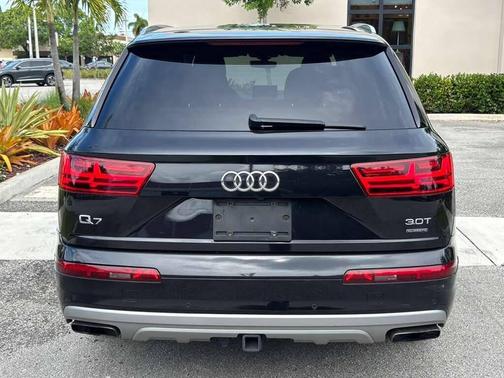 Night Black 2018 Audi Q7 3.0T Prestige