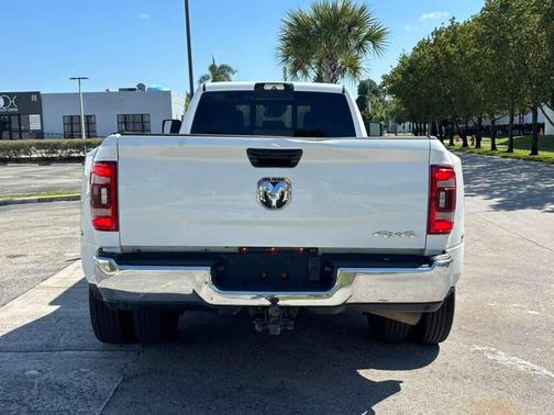 Bright White Clearcoat 2024 RAM 3500 Tradesman Crew Cab 4x4 8' Box