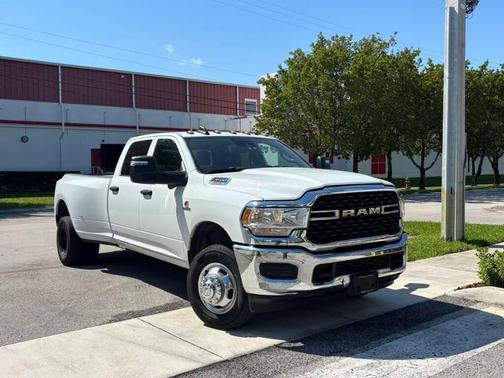 Bright White Clearcoat 2024 RAM 3500 Tradesman Crew Cab 4x4 8' Box
