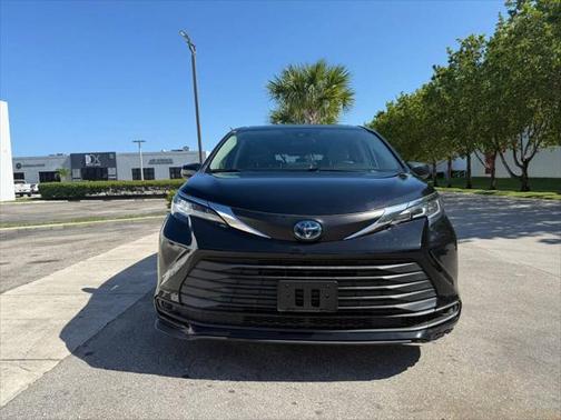 2021 Toyota Sienna LE