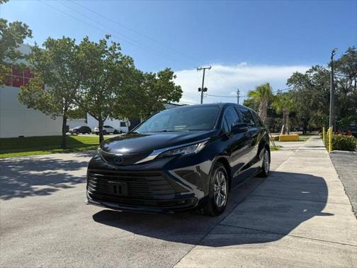 2021 Toyota Sienna LE