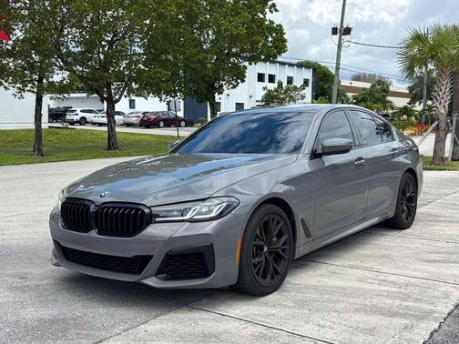 Bernina Grey Amber Effect Metallic 2022 BMW 540 i