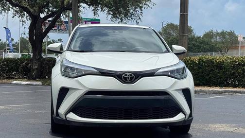 Blizzard Pearl 2021 Toyota C-HR LE