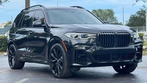 Black Sapphire Metallic 2021 BMW X7 M50i