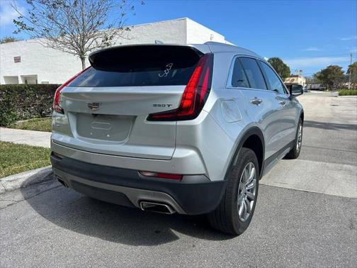 2022 Cadillac XT4 Premium Luxury