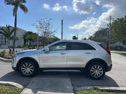 2022 Cadillac XT4 Premium Luxury