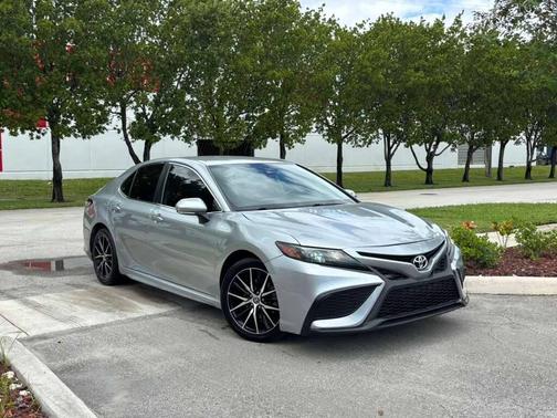 2022 Toyota Camry SE