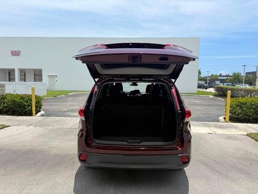 Ooh La La Rouge Mica 2019 Toyota Highlander LE I4