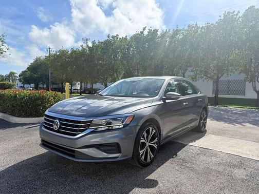 Platinum Gray Metallic 2021 Volkswagen Passat 2.0T SE