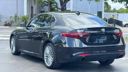 Vulcano Black Metallic 2017 Alfa Romeo Giulia Ti