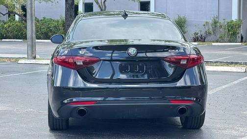 Vulcano Black Metallic 2017 Alfa Romeo Giulia Ti