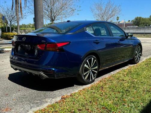 2022 Nissan Altima SR FWD