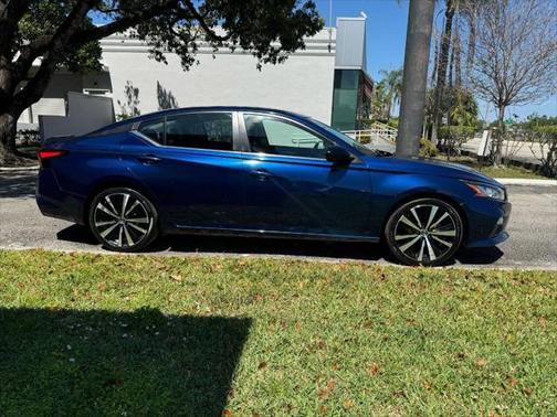 2022 Nissan Altima SR FWD