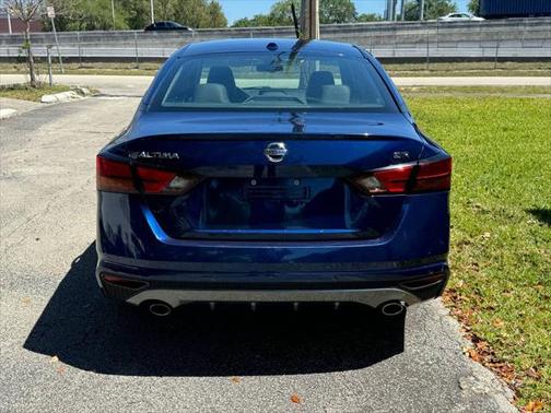 2022 Nissan Altima SR FWD