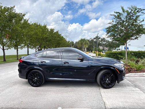 2021 BMW X6 M50i