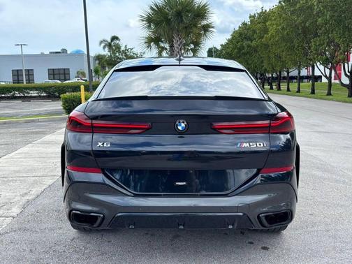 2021 BMW X6 M50i