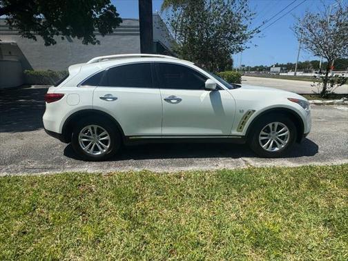 2017 INFINITI QX70 Base