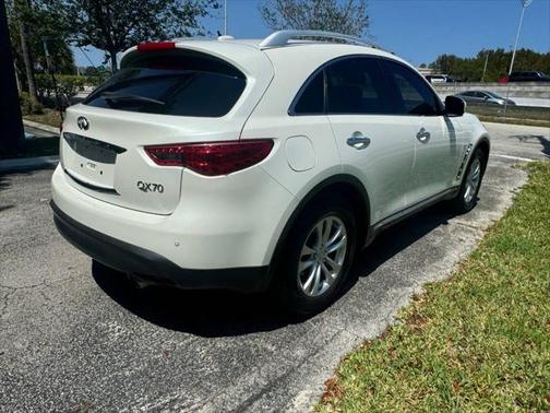2017 INFINITI QX70 Base