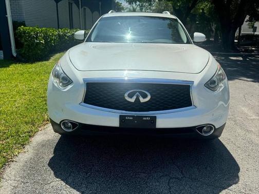 2017 INFINITI QX70 Base