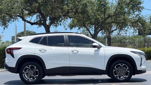 Summit White 2025 Chevrolet Trax LT