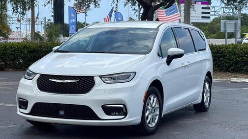 Bright White Clearcoat 2023 Chrysler Pacifica Touring L