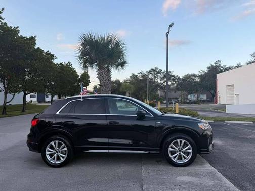 2023 Audi Q3 Premium 45 TFSI S line quattro Tiptronic