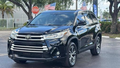 Midnight Black Metallic 2019 Toyota Highlander XLE