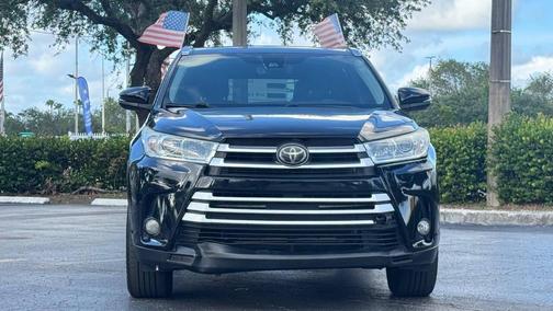 Midnight Black Metallic 2019 Toyota Highlander XLE