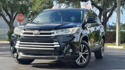 Midnight Black Metallic 2019 Toyota Highlander XLE
