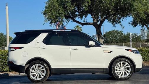 Fuji White 2020 Land Rover Discovery SE