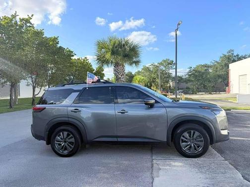 Gun Metallic 2022 Nissan Pathfinder SV 2WD