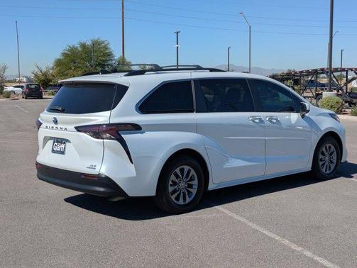 2023 Toyota Sienna XLE