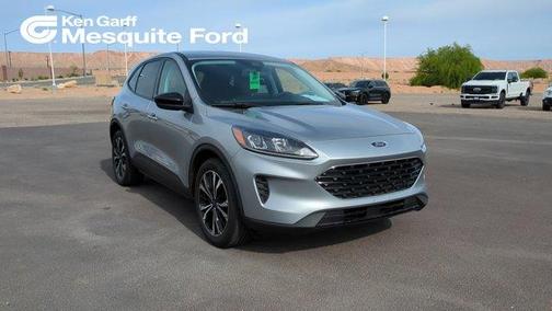 Iconic Silver Metallic 2022 Ford Escape SE