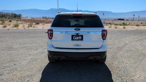 White Platinum Clearcoat Metallic 2018 Ford Explorer XLT