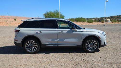 Pearl Metallic 2023 Lincoln Corsair Reserve
