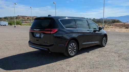 Diamond Black 2024 Chrysler Pacifica Hybrid Select