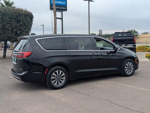 Diamond Black 2024 Chrysler Pacifica Hybrid Select
