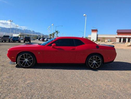 2016 Dodge Challenger 392 Hemi Scat Pack Shaker