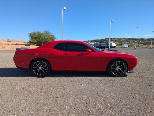 2016 Dodge Challenger 392 Hemi Scat Pack Shaker