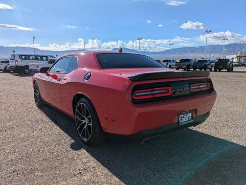 2016 Dodge Challenger 392 Hemi Scat Pack Shaker