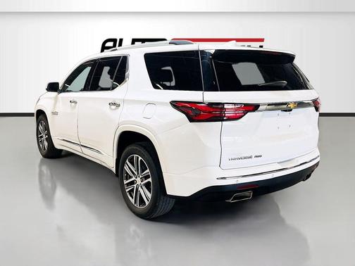 Summit White 2022 Chevrolet Traverse High Country