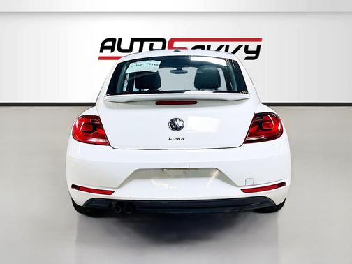 White 2018 Volkswagen Beetle 2.0T SE