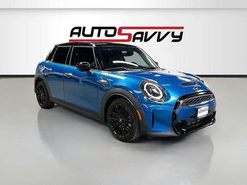 Island Blue Metallic 2022 MINI Hardtop Cooper S
