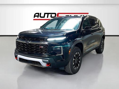 Mosaic Black Metallic 2025 Chevrolet Traverse AWD Z71