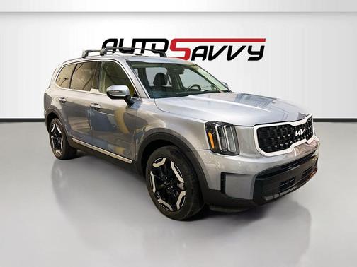 Everlasting Silver 2025 Kia Telluride S