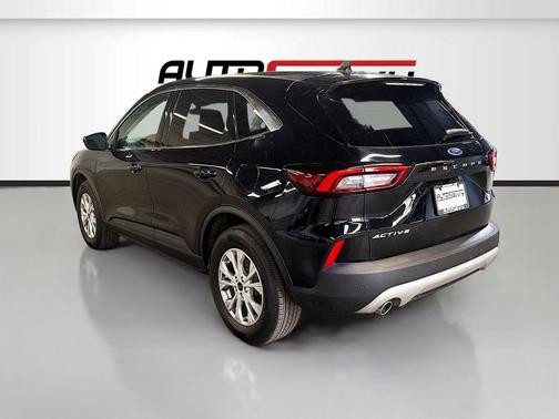 AGATE BLACK METALLIC 2024 Ford Escape Active