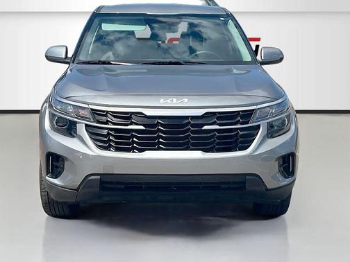 Steel Gray 2024 Kia Seltos LX
